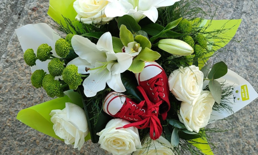 Bouquet naissance avec chaussure